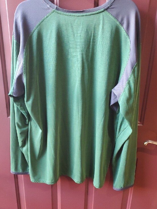 The North Face Other - The North Face Vapor Wick  Long Sleeve Crew in Green with Gray Accents XXL